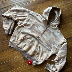 Fabletics Camouflage Hoodie in pink mocha